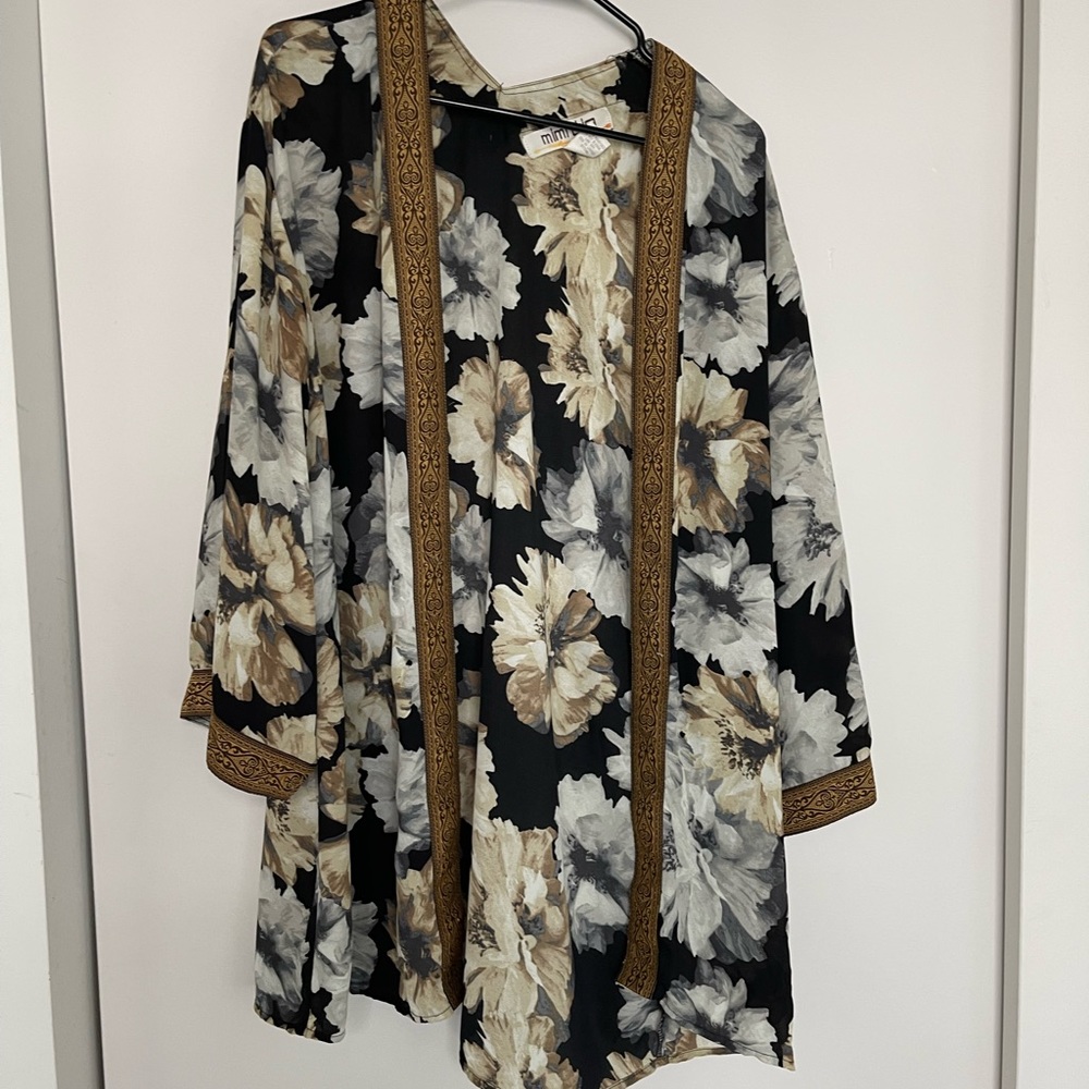 Floral summer shawl